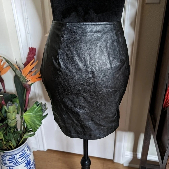 Moving Sale! 💘 superdown Dolores Faux Leather Skirt: Size XS - Picture 4 of 7